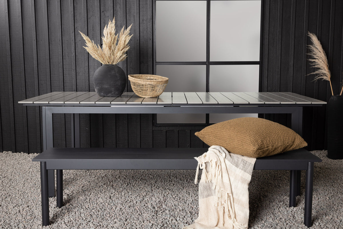 Levels Gartentisch ausziehbar in Schwarz präsentiert im Onlineshop von KAQTU Design AG. Gartentisch ist von Venture Home
