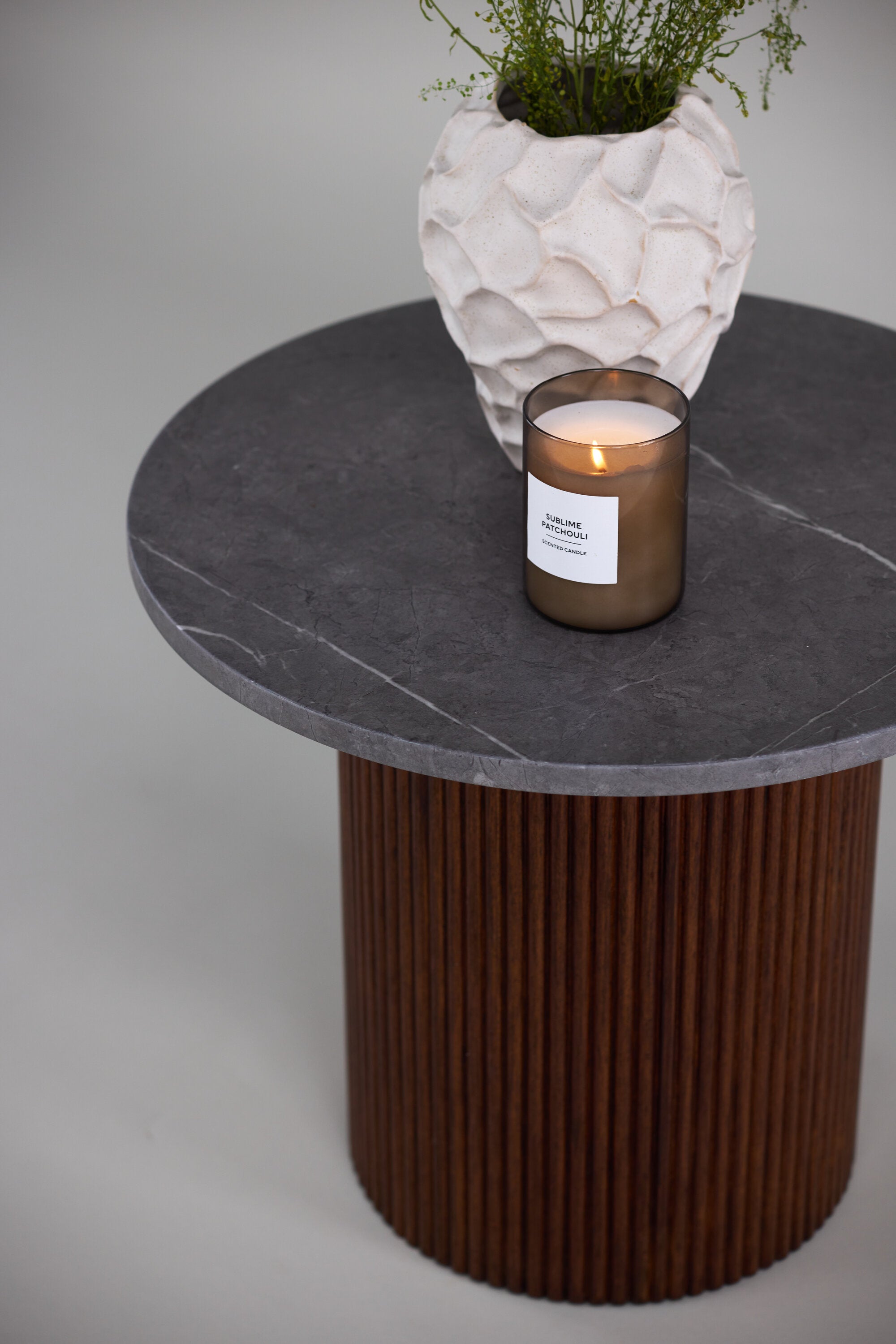 Härön Beistelltisch in Nussbaum präsentiert im Onlineshop von KAQTU Design AG. Beistelltisch ist von Vind
