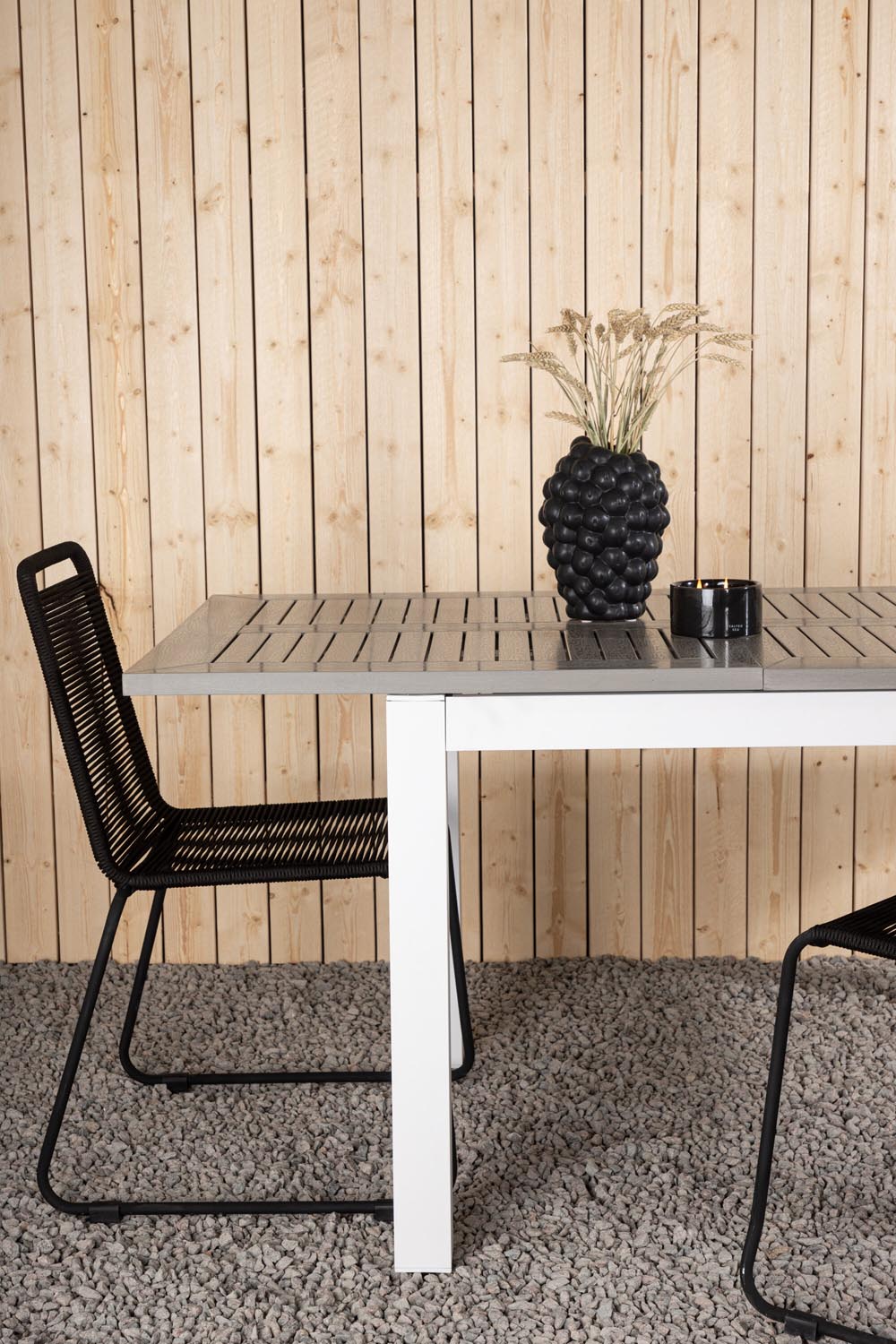 Albany Gartentisch ausziehbar in Weiss / Grau präsentiert im Onlineshop von KAQTU Design AG. Gartentisch ist von Venture Home