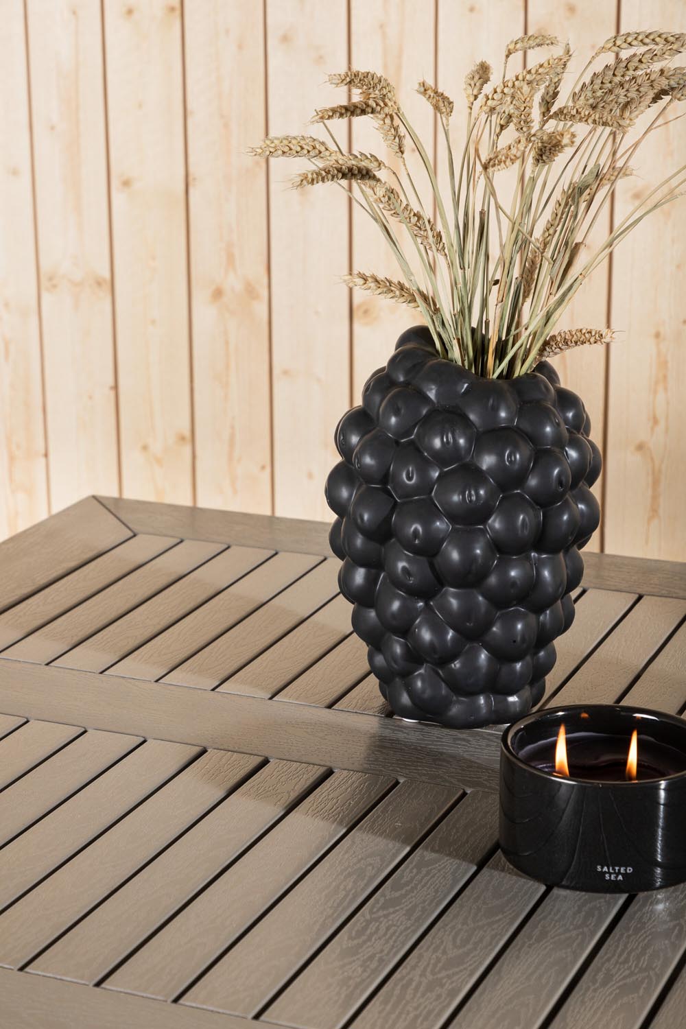 Albany Gartentisch ausziehbar in Weiss / Grau präsentiert im Onlineshop von KAQTU Design AG. Gartentisch ist von Venture Home