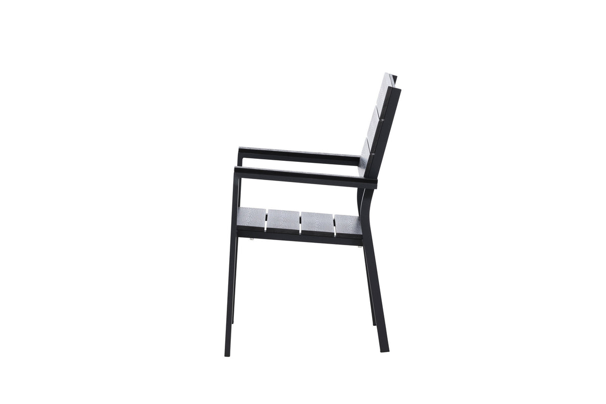 Levels Gartenstuhl in Schwarz präsentiert im Onlineshop von KAQTU Design AG. Gartenstuhl mit Armlehnen ist von Venture Home