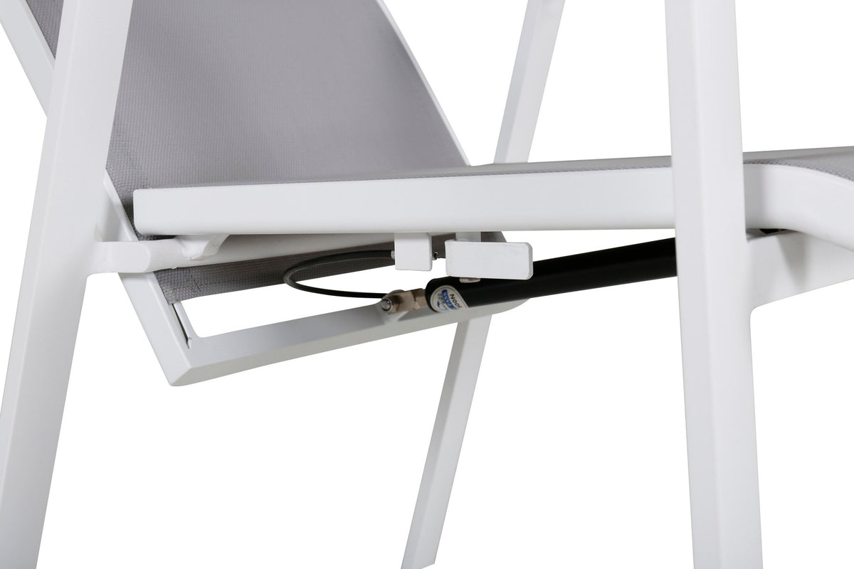 Copacabana Stuhl in Grau präsentiert im Onlineshop von KAQTU Design AG. Gartenstuhl mit Armlehnen ist von Venture Home