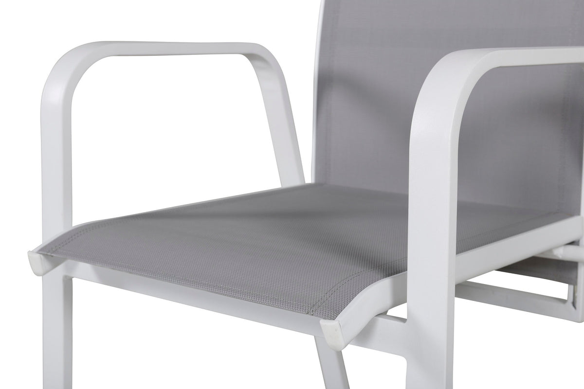 Copacabana Stuhl in Grau präsentiert im Onlineshop von KAQTU Design AG. Gartenstuhl mit Armlehnen ist von Venture Home