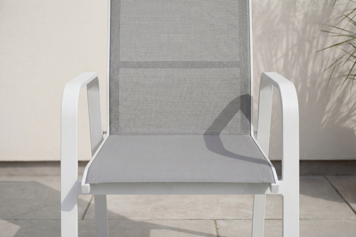 Copacabana Stuhl in Grau präsentiert im Onlineshop von KAQTU Design AG. Gartenstuhl mit Armlehnen ist von Venture Home