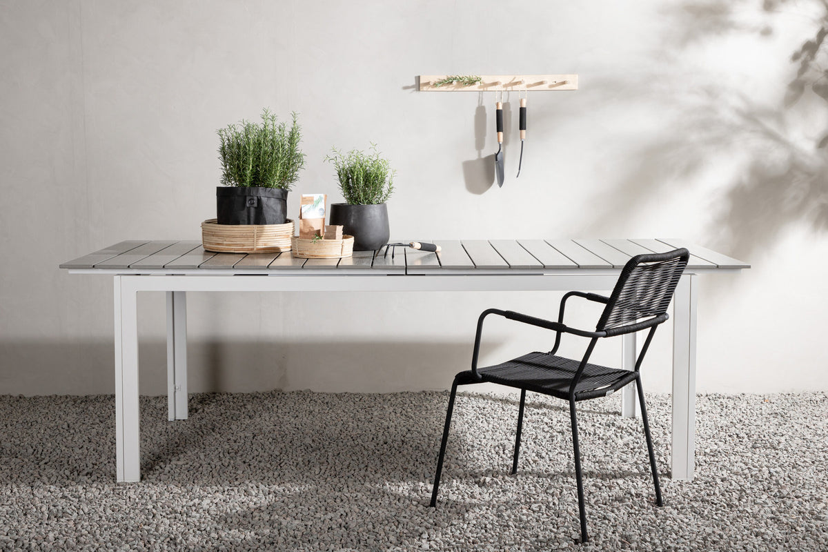 Levels Gartentisch ausziehbar in Weiss präsentiert im Onlineshop von KAQTU Design AG. Gartentisch ist von Venture Home