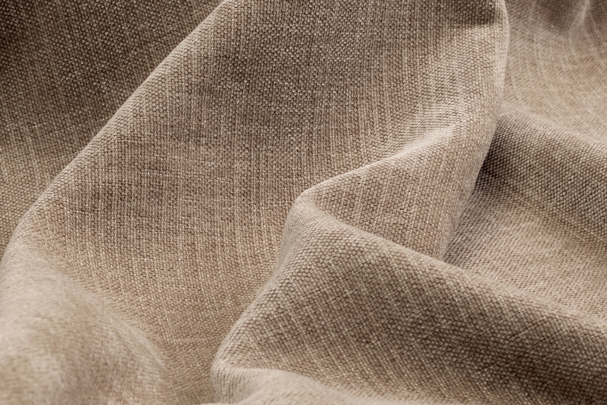 Norum Schlafsofa U-Form mit Curve-Armlehnen in 411 Esina Cedar Brown präsentiert im Onlineshop von KAQTU Design AG. Bettsofa ist von Innovation Living