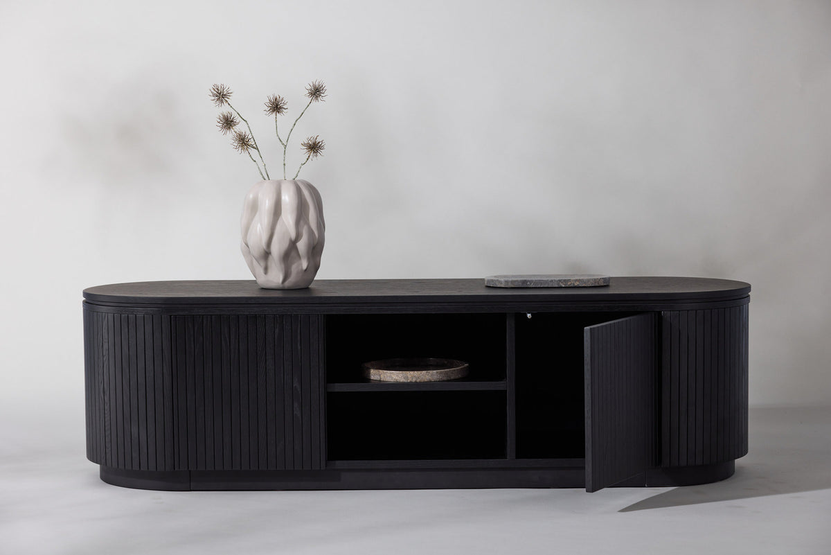 Fjällbacka TV Ständer in Schwarz präsentiert im Onlineshop von KAQTU Design AG. TV-Möbel ist von Vind
