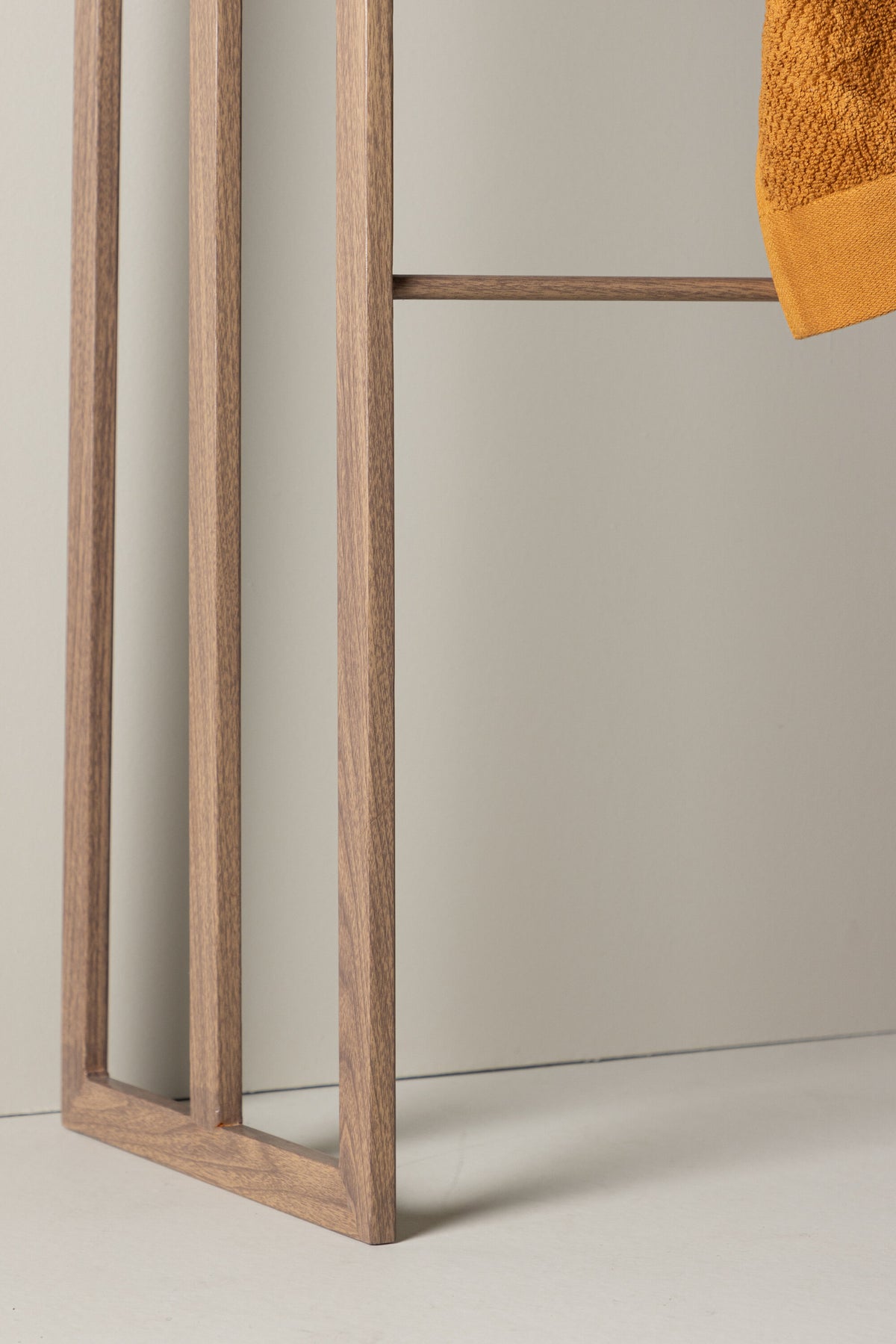 Drammen Hänger in Mokka präsentiert im Onlineshop von KAQTU Design AG. Stummer Diener ist von Vind