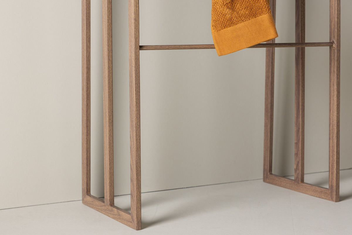 Drammen Hänger in Mokka präsentiert im Onlineshop von KAQTU Design AG. Stummer Diener ist von Vind