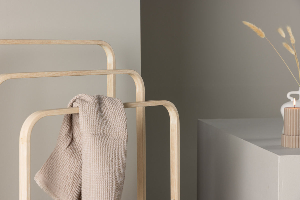 Drammen Hänger in Tünchen präsentiert im Onlineshop von KAQTU Design AG. Stummer Diener ist von Vind