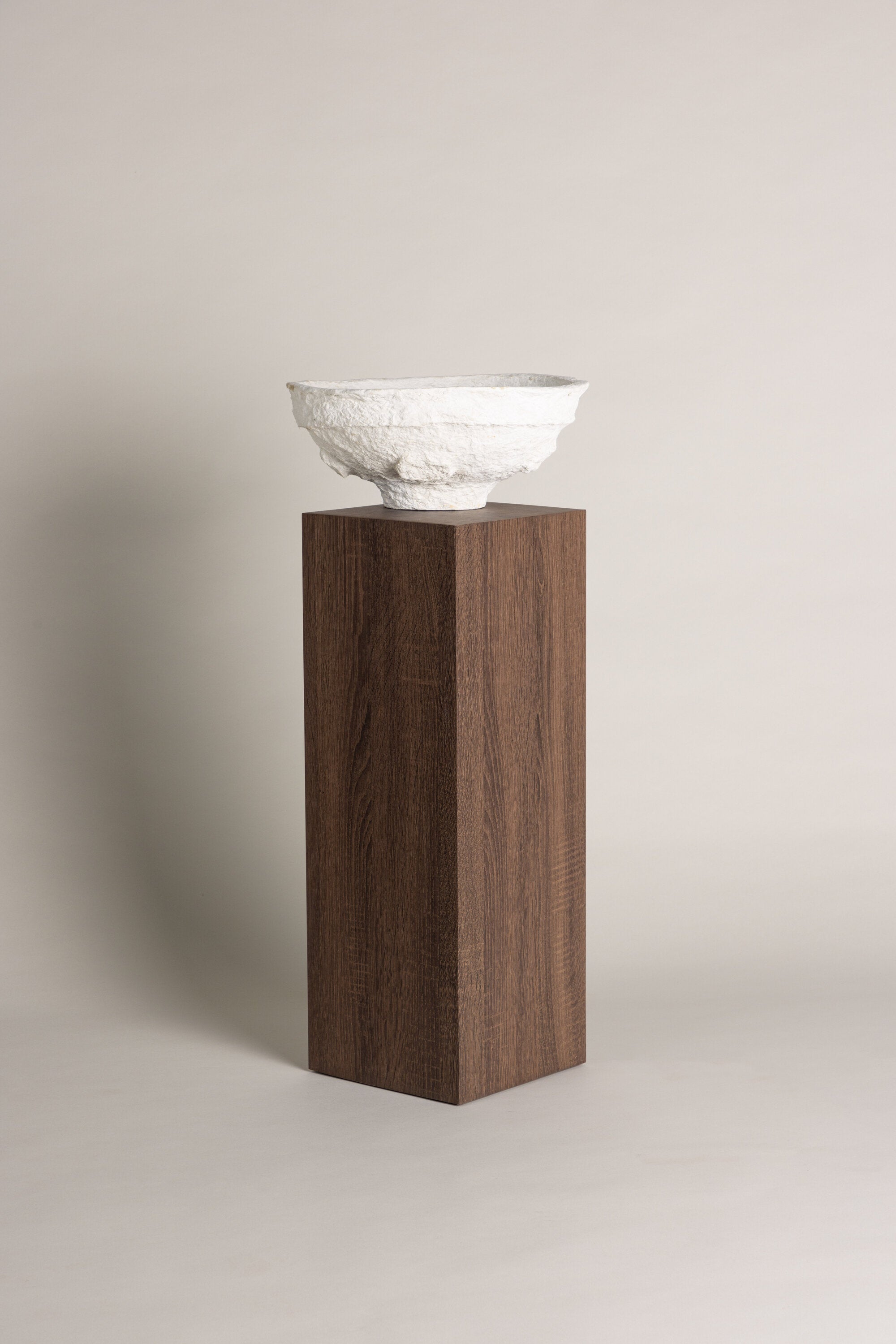 Ramsvik Sockel in Braun präsentiert im Onlineshop von KAQTU Design AG. Beistelltisch ist von Vind