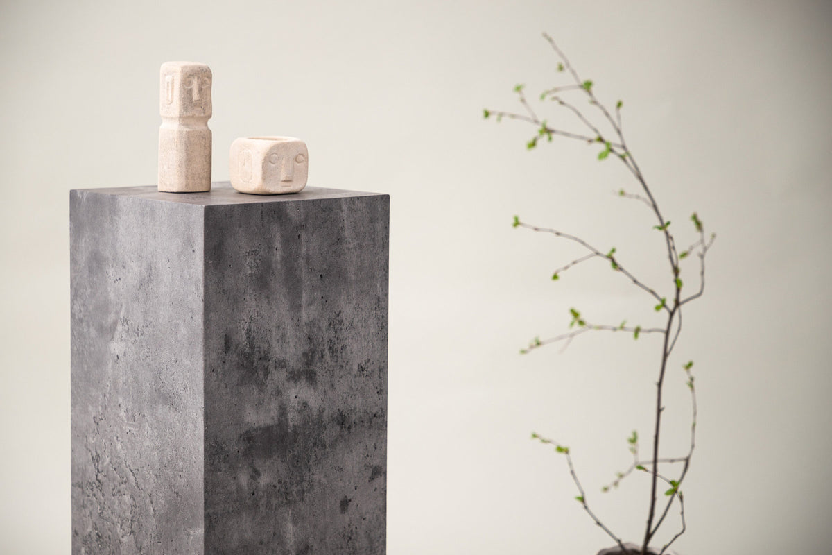 Ramsvik Sockel in Grau präsentiert im Onlineshop von KAQTU Design AG. Beistelltisch ist von Vind