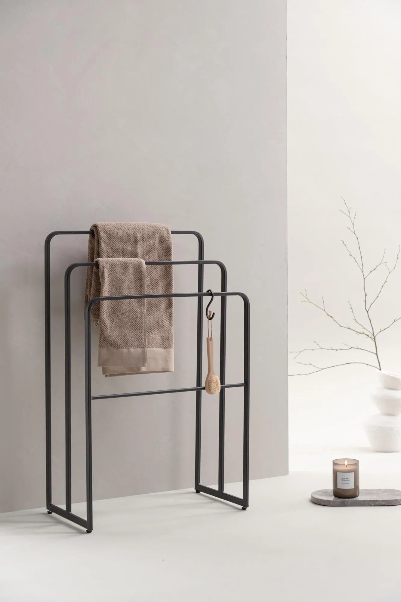 Drammen Kleiderbügel von Vind: Praktisch und modern für Ihr Zuhause.
