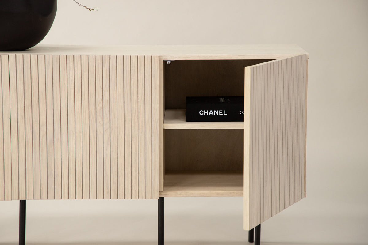 Björkön Kabinett in Tünchen präsentiert im Onlineshop von KAQTU Design AG. Cabinet ist von Vind