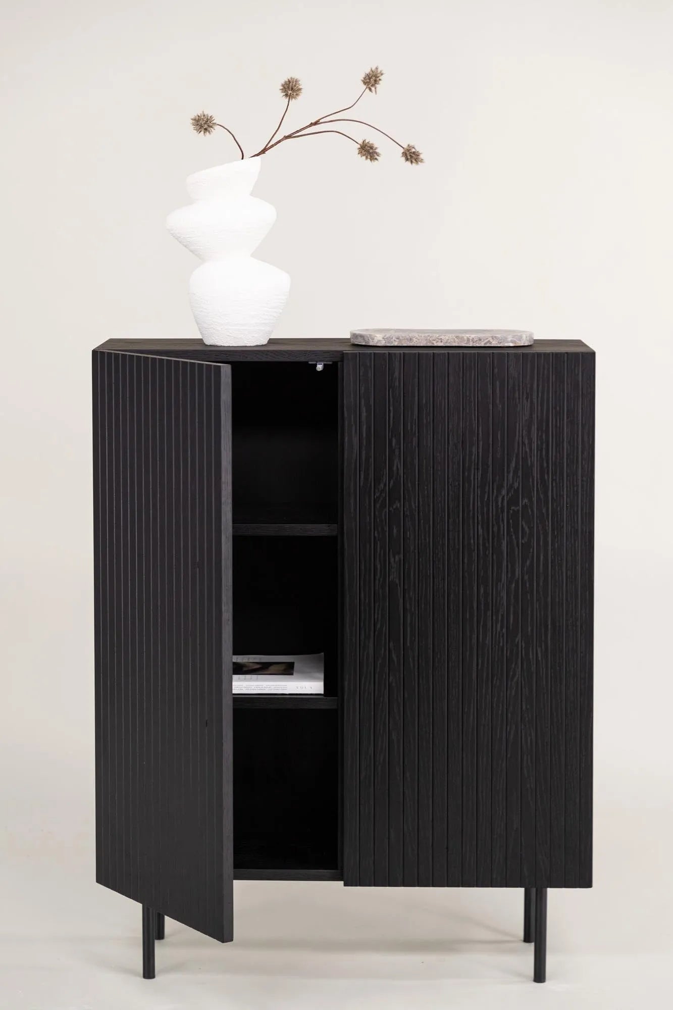 Björkön Kabinett von Vind: Modernes Design trifft Funktionalität.