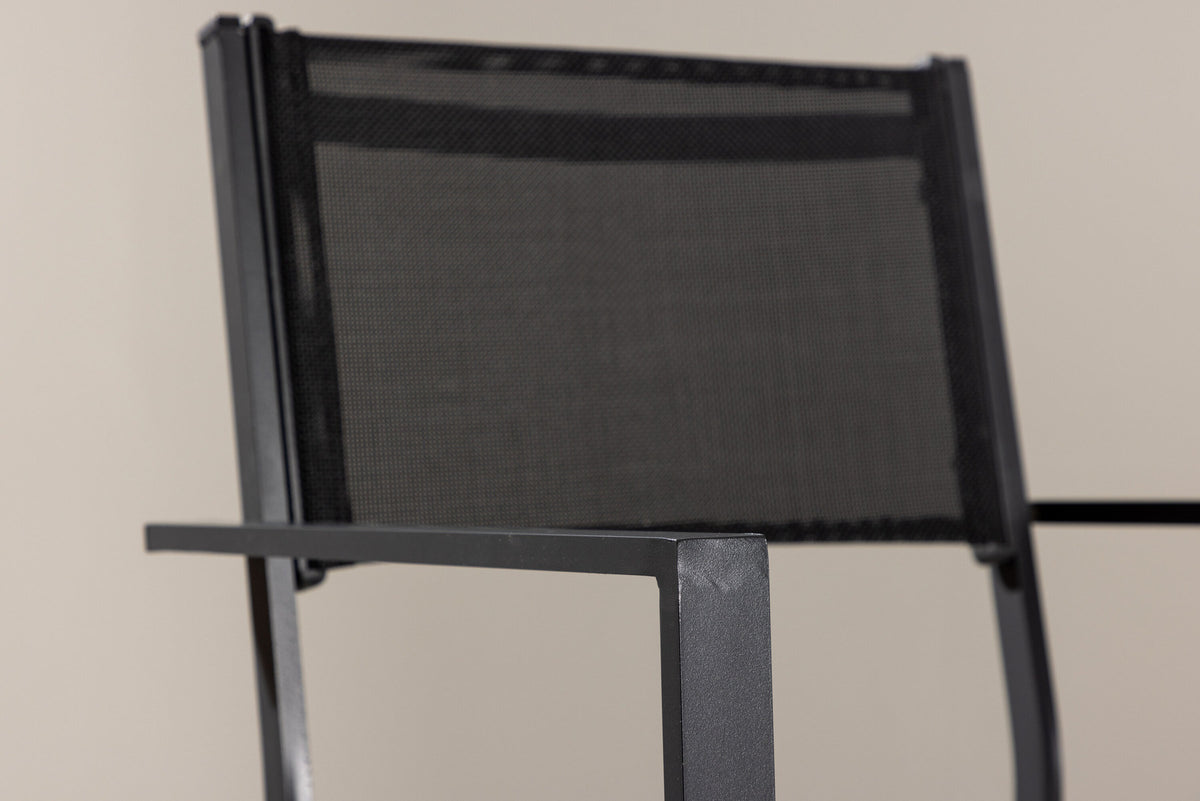 Copacabana Stapelstuhl in Schwarz präsentiert im Onlineshop von KAQTU Design AG. Gartenstuhl mit Armlehnen ist von Venture Home