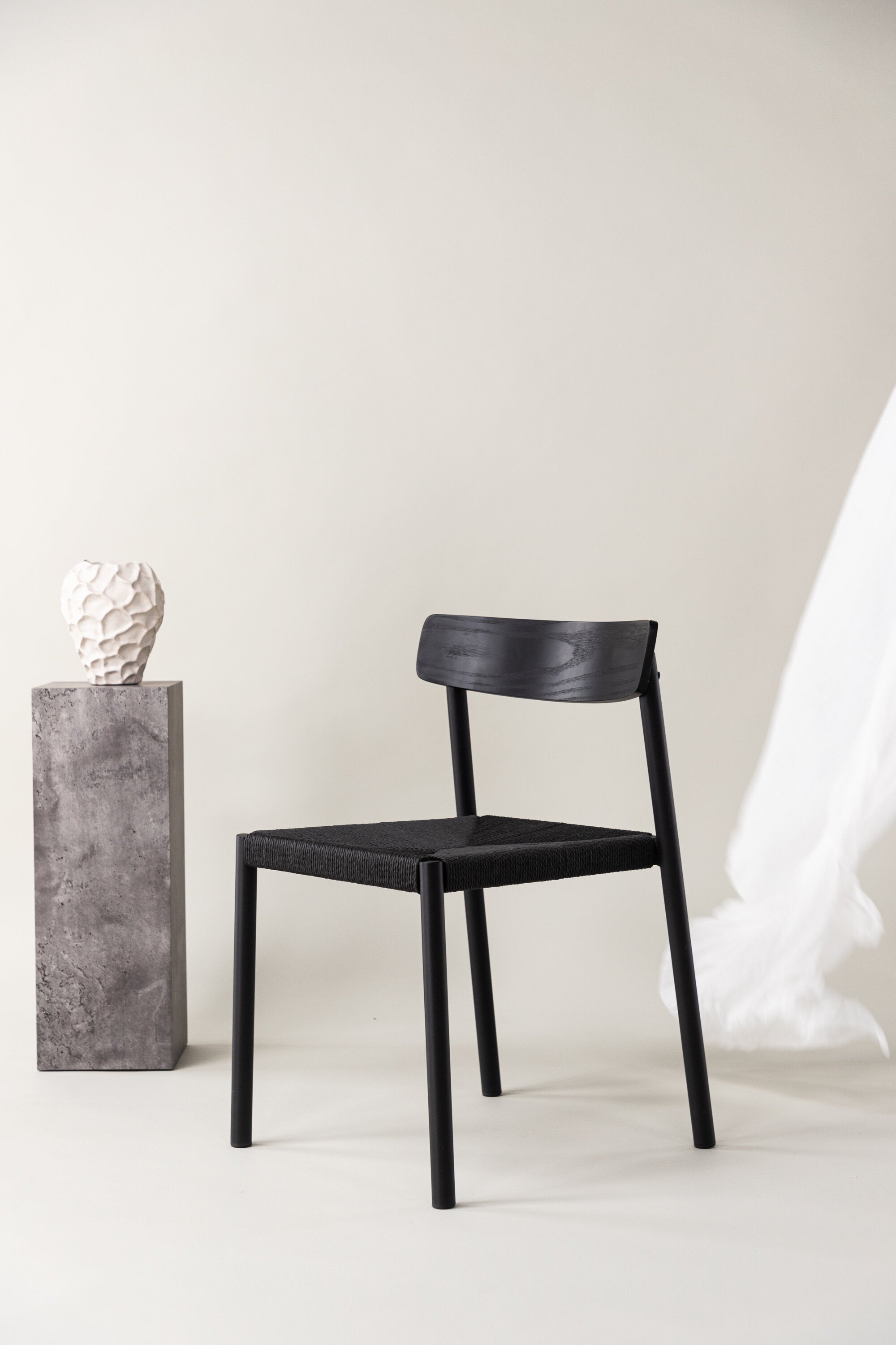 Malmö Stuhl in Schwarz präsentiert im Onlineshop von KAQTU Design AG. Stuhl ist von Vind
