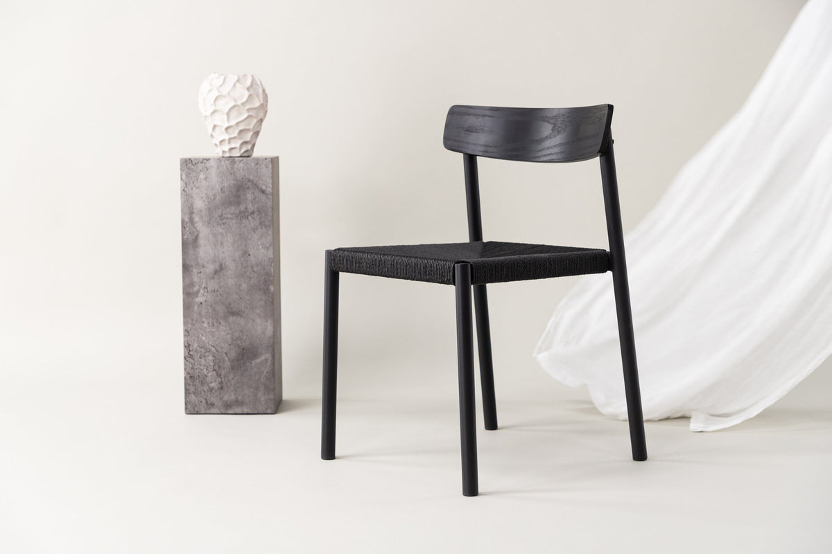 Malmö Stuhl in Schwarz präsentiert im Onlineshop von KAQTU Design AG. Stuhl ist von Vind
