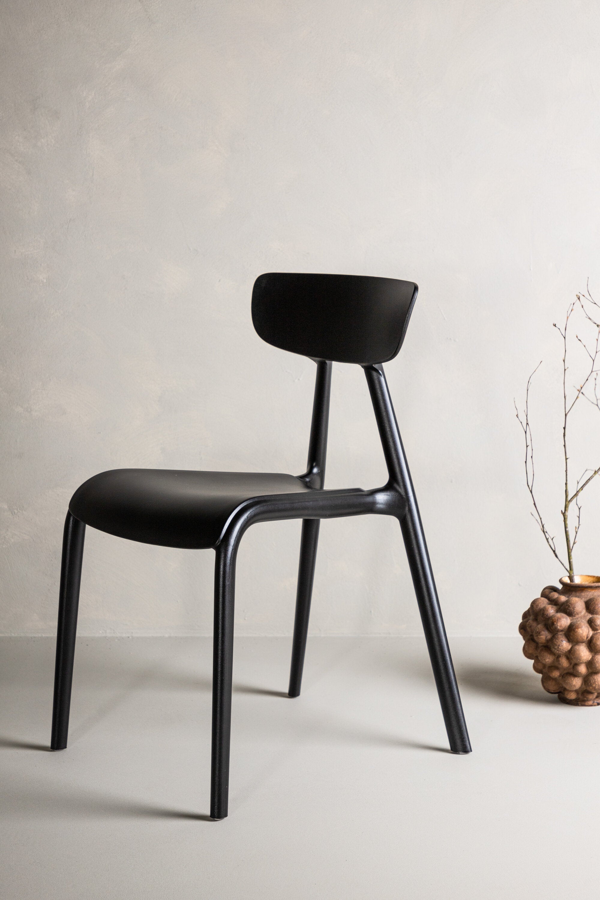 Ursholmen Stuhl in Schwarz präsentiert im Onlineshop von KAQTU Design AG. Stuhl ist von Venture Home