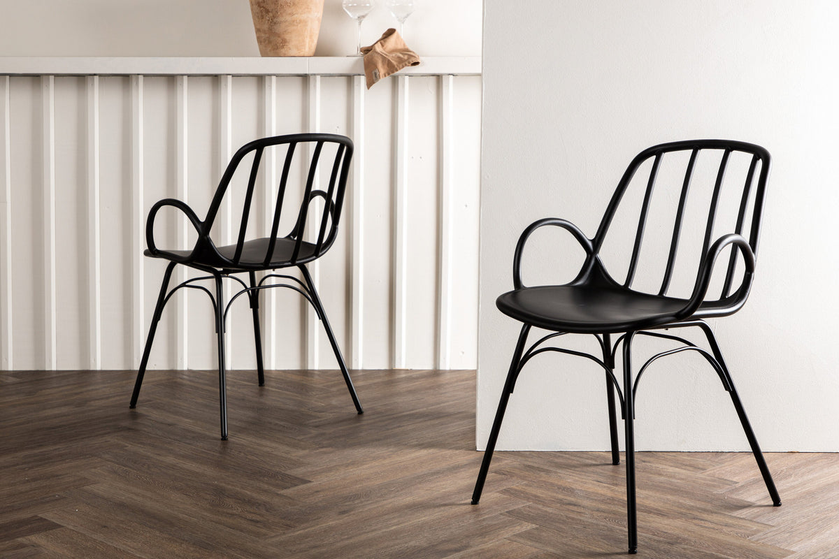 Dyrön Stuhl in Schwarz präsentiert im Onlineshop von KAQTU Design AG. Stuhl mit Armlehne ist von Venture Home