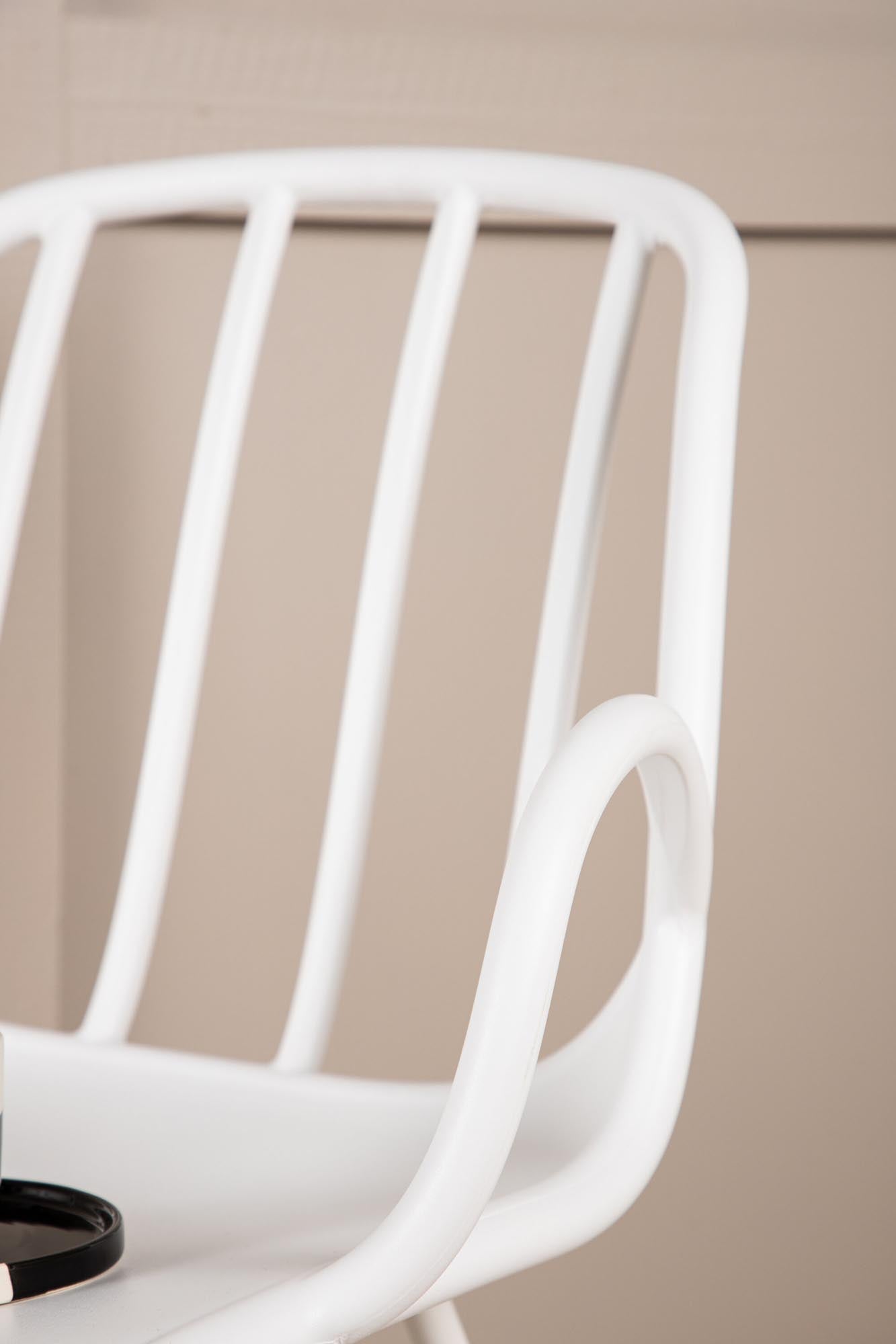Dyrön Stuhl von Venture Home: Moderner Komfort und zeitloses Design für stilvolle Essbereiche.