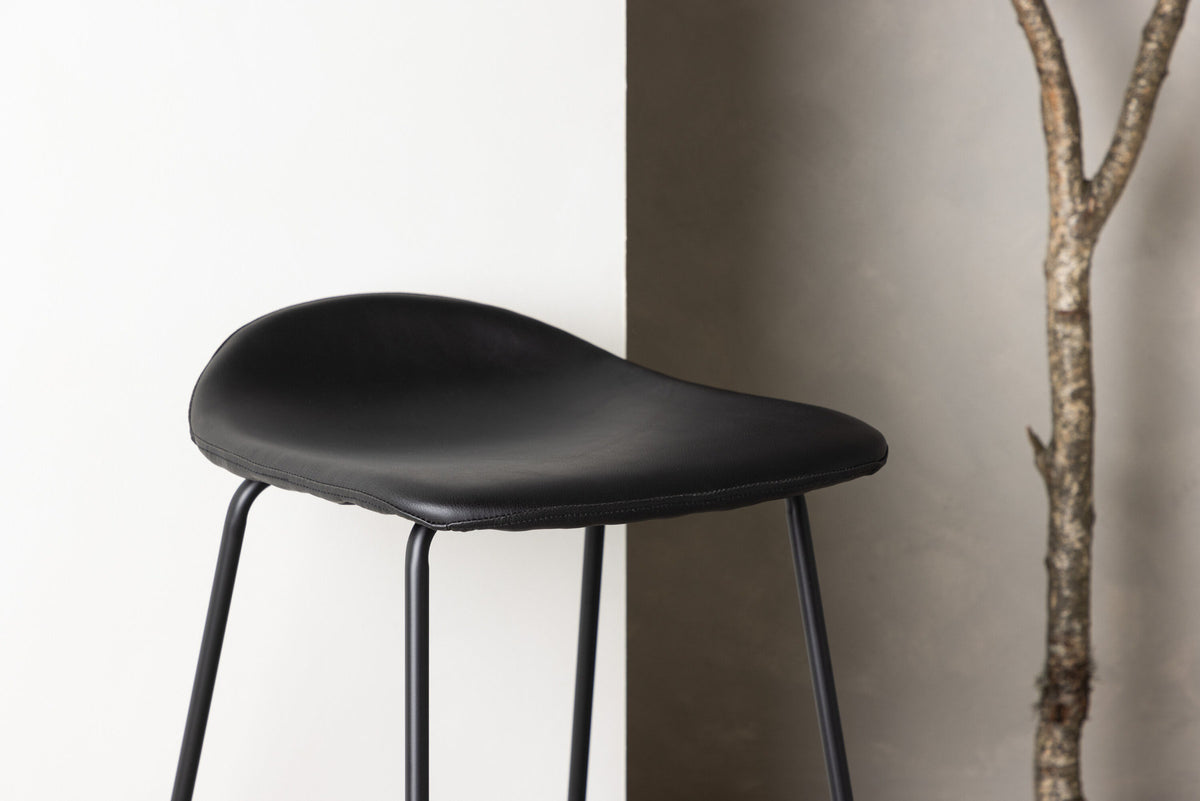 Grebbestad Barstuhl in Schwarz präsentiert im Onlineshop von KAQTU Design AG. Barstuhl ist von Vind
