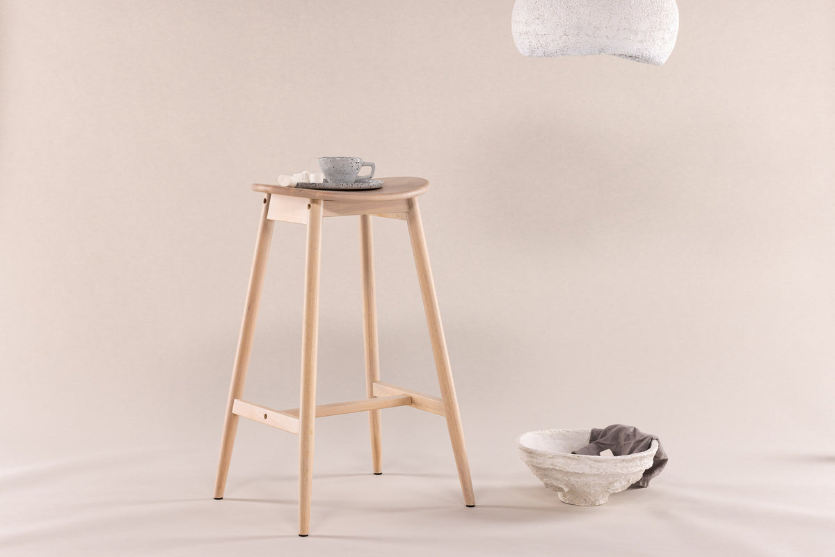 Orust Barstuhl in Tünchen präsentiert im Onlineshop von KAQTU Design AG. Barhocker ist von Vind