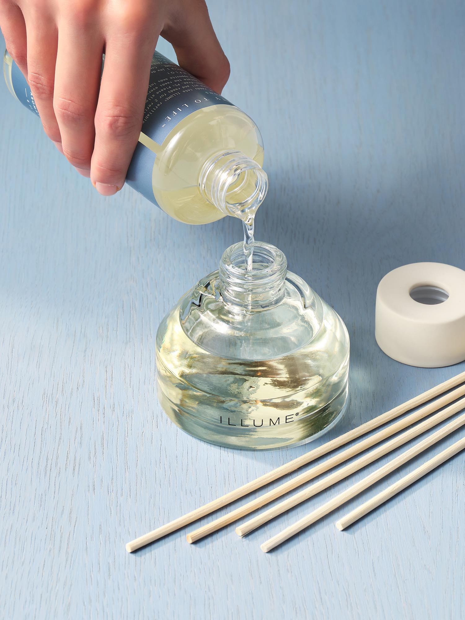 Citrus Crush Diffusor-Nachfüllung, Blue, in Blau präsentiert im Onlineshop von KAQTU Design AG. Duftöl ist von Illume