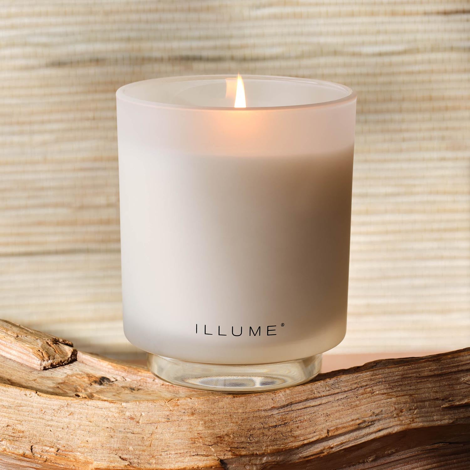 Driftwood Box Glass Candle, Weiss, in Weiß präsentiert im Onlineshop von KAQTU Design AG. Duftkerze ist von Illume