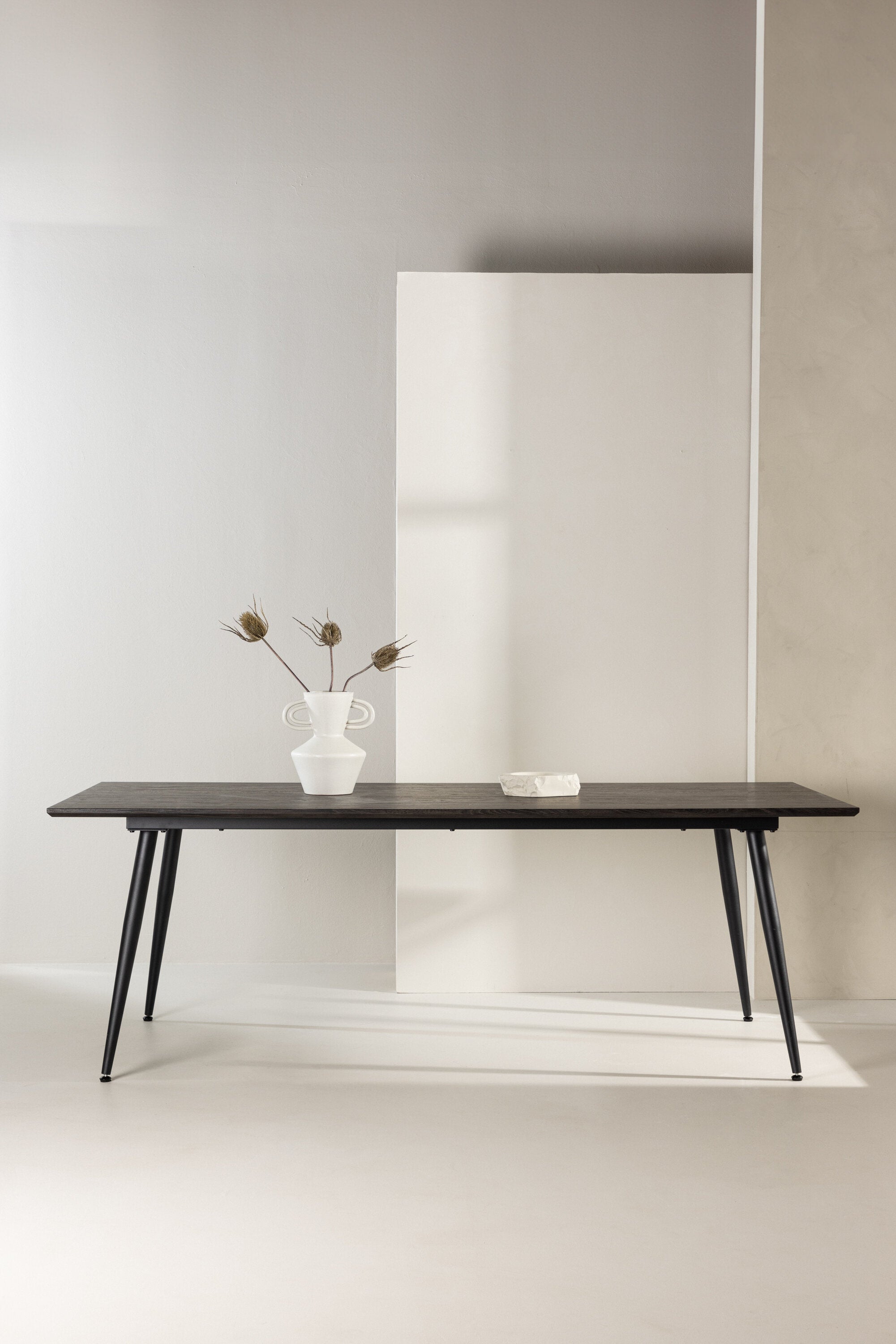 Keholmen Esstisch in Schwarz Braun präsentiert im Onlineshop von KAQTU Design AG. Esstisch ist von Vind
