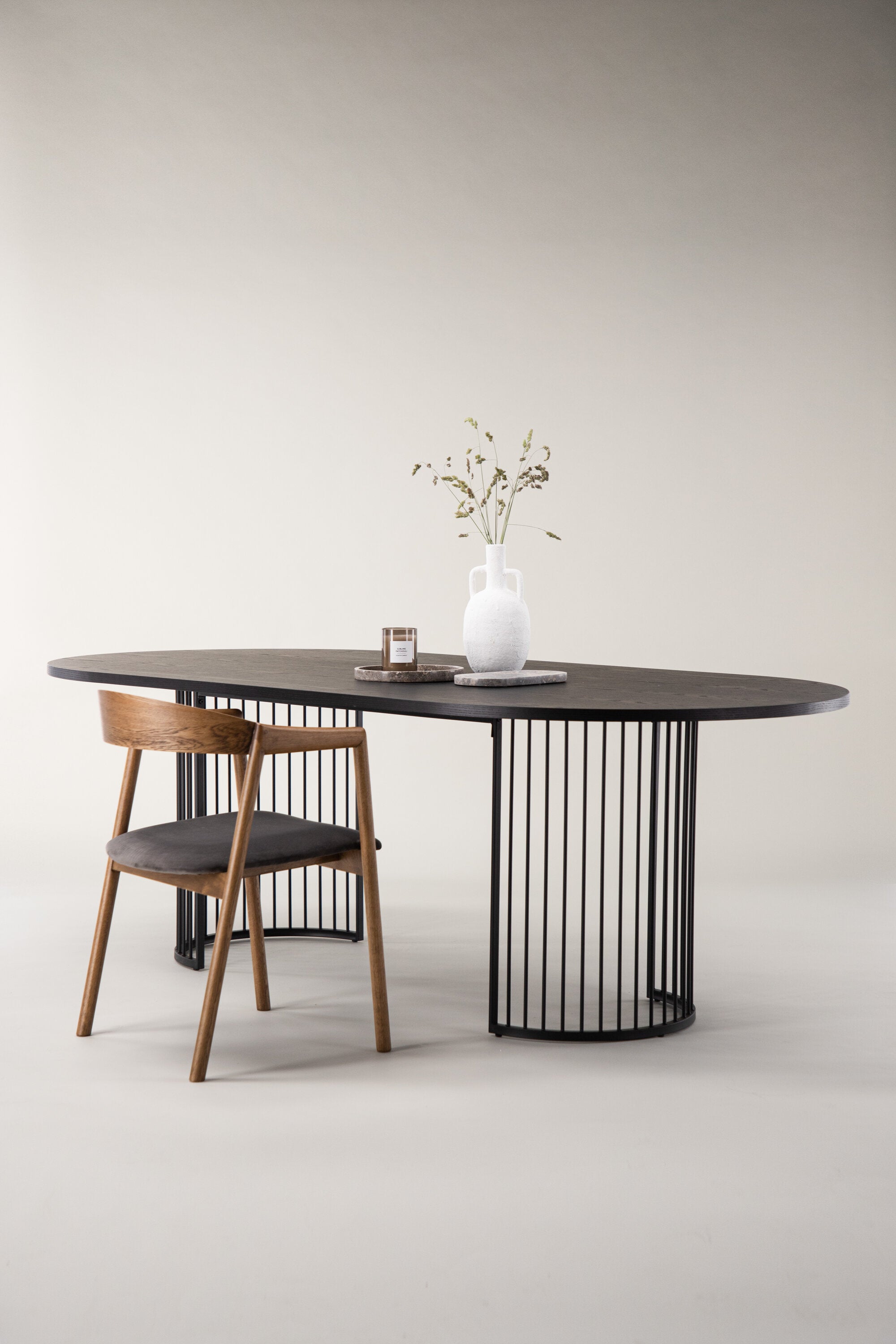 Hamneskär Tisch in Schwarz präsentiert im Onlineshop von KAQTU Design AG. Esstisch ist von Vind