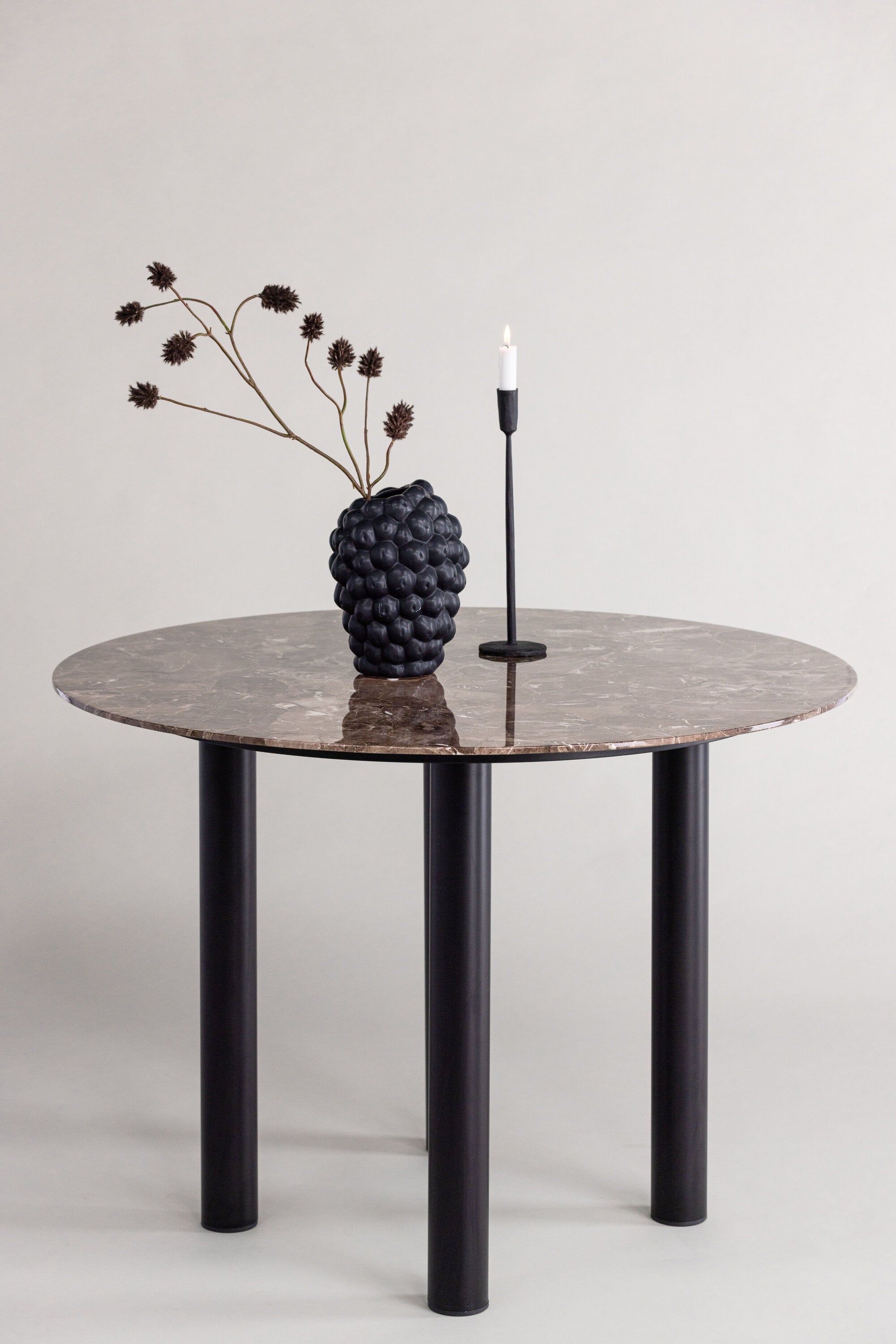 Havsten Tisch in Schwarz präsentiert im Onlineshop von KAQTU Design AG. Esstisch ist von Vind