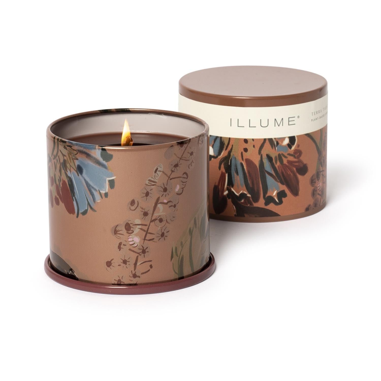 Terra Tabac Vanity Tin Duftkerze, Braun, in Braun präsentiert im Onlineshop von KAQTU Design AG. Duftkerze ist von Illume