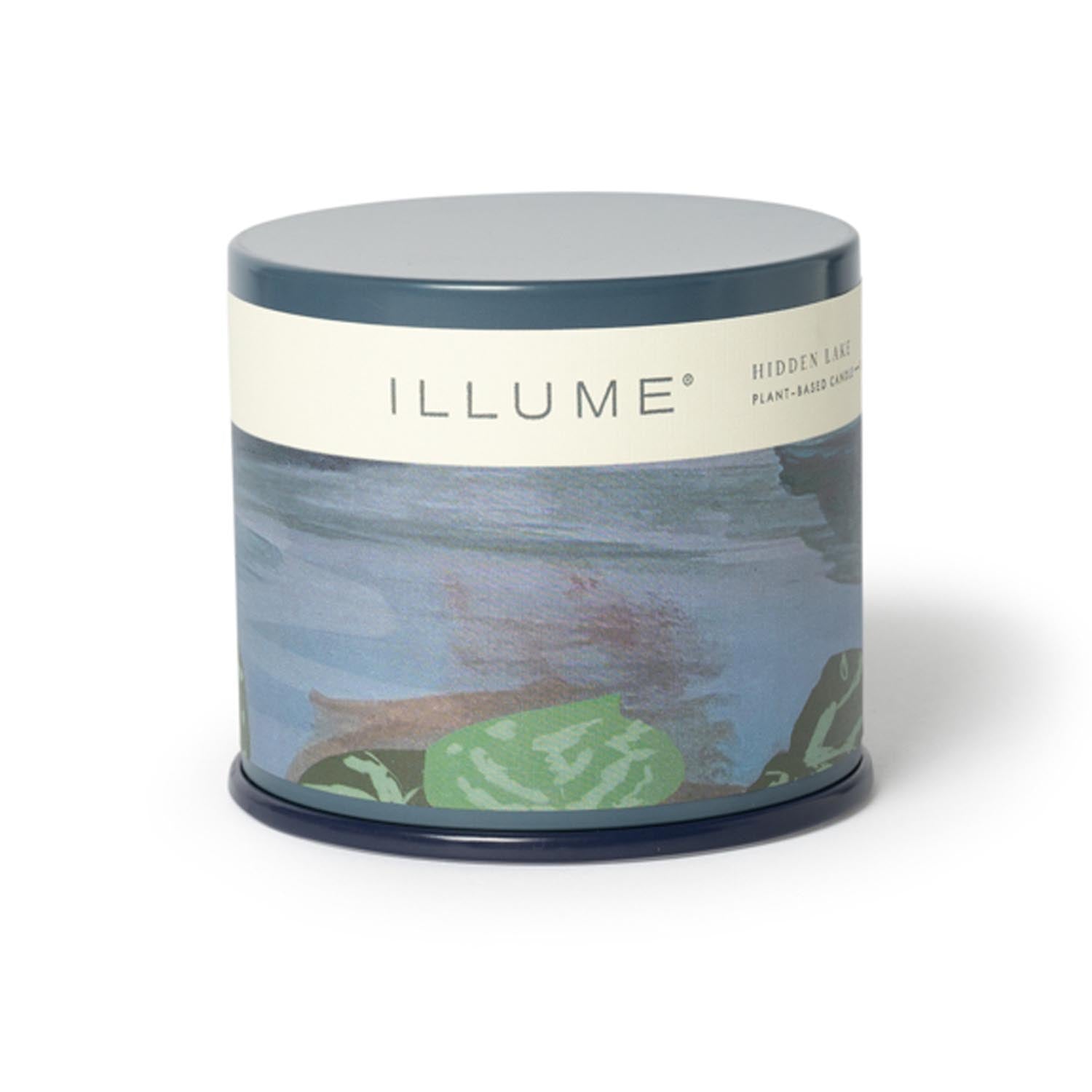Hidden Lake Vanity Tin Duftkerze, Blau, in Blau präsentiert im Onlineshop von KAQTU Design AG. Duftkerze ist von Illume