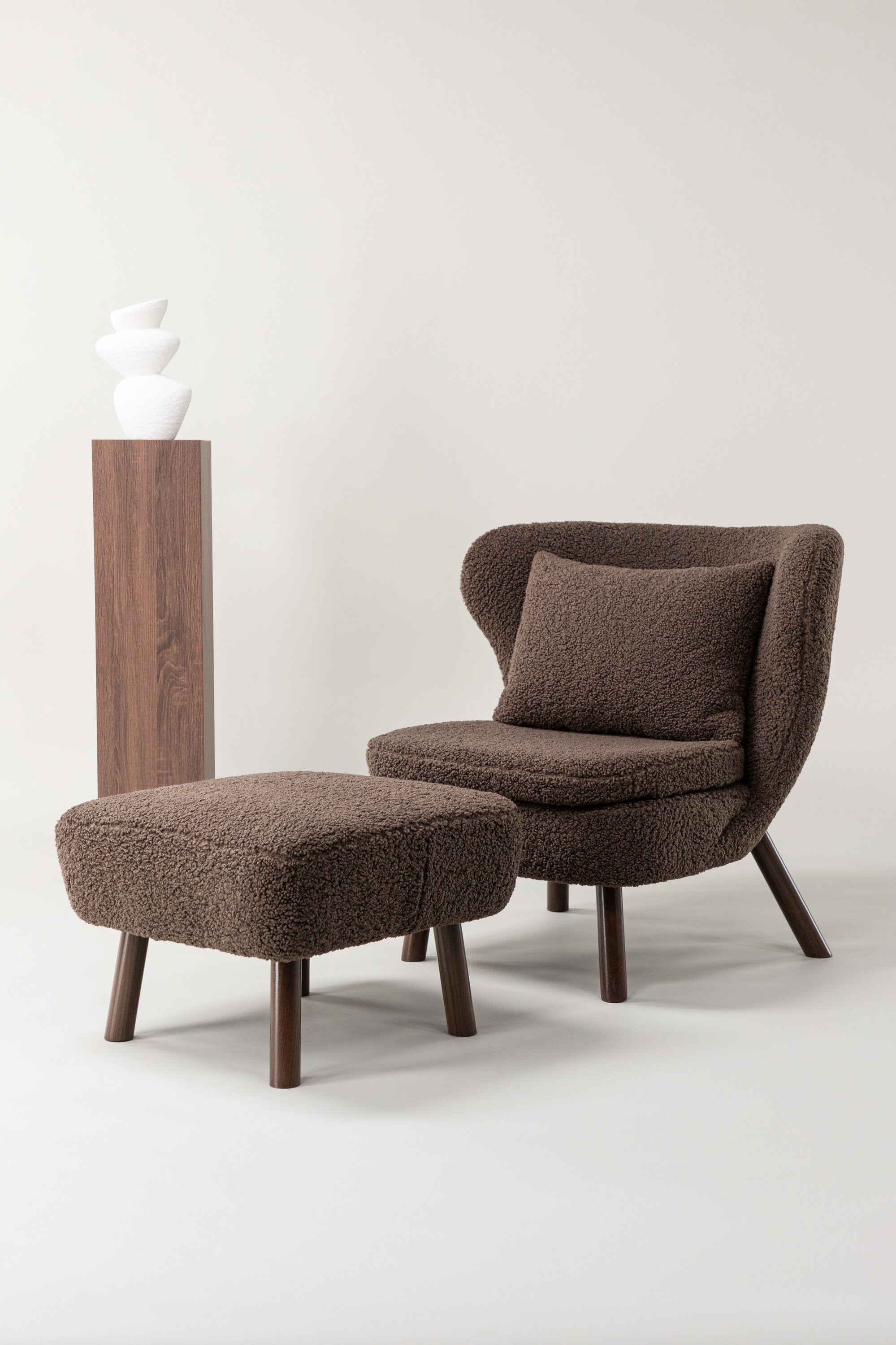 Ryxö Sessel in Braun präsentiert im Onlineshop von KAQTU Design AG. Sessel ist von Vind