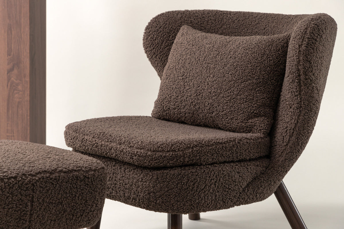Ryxö Sessel in Braun präsentiert im Onlineshop von KAQTU Design AG. Sessel ist von Vind
