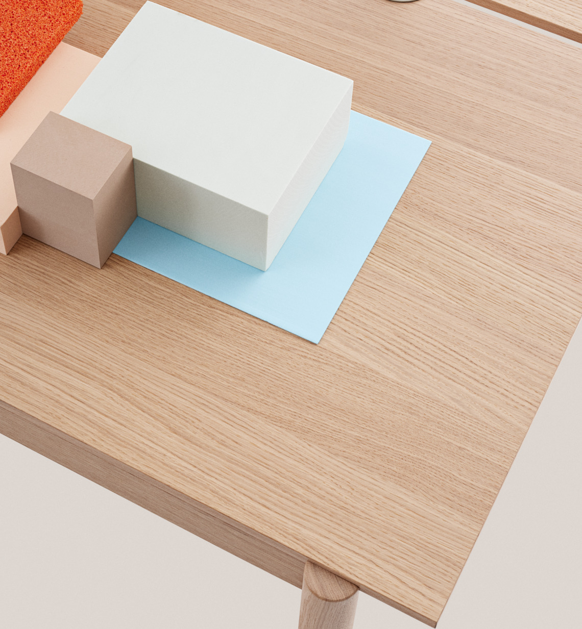 Linear System Tisch in Eichenfurnier / Eiche präsentiert im Onlineshop von KAQTU Design AG. Schreibtisch ist von Muuto