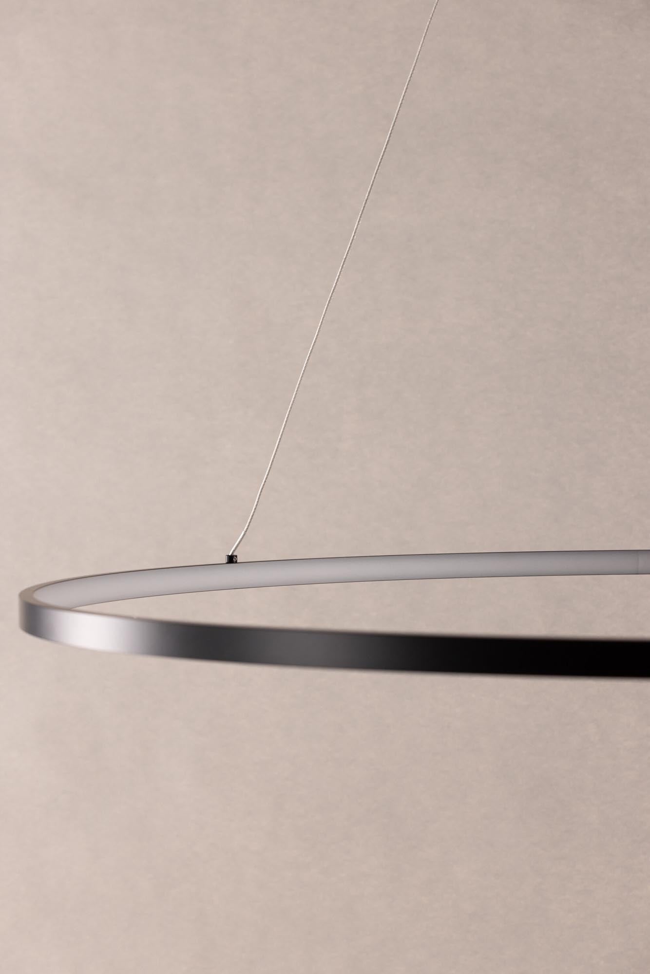 Elegante Rödäng x Josefin Lustig Pendelleuchte von Vind – ein stilvolles Highlight für Ihr Zuhause mit warmem Licht und modernem Design.
