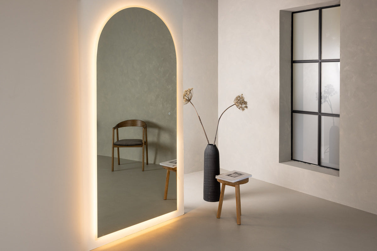 Skeppsvik x Josefin Lustig Spiegel mit Beleuchtung in Silber präsentiert im Onlineshop von KAQTU Design AG. Spiegel ist von Vind