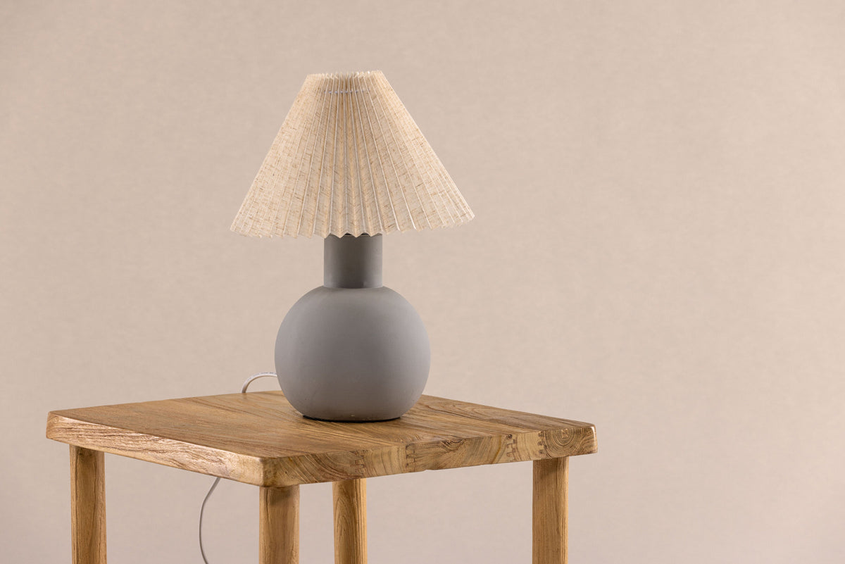 Älvsborg Tischleuchte in Grau präsentiert im Onlineshop von KAQTU Design AG. Tischleuchte ist von Vind