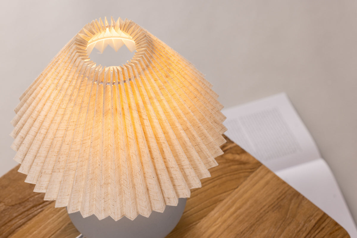Älvsborg Tischleuchte in Grau präsentiert im Onlineshop von KAQTU Design AG. Tischleuchte ist von Vind