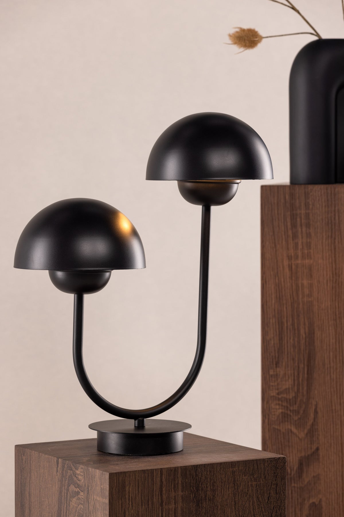 Lyckorna Tischleuchte in Schwarz präsentiert im Onlineshop von KAQTU Design AG. Tischleuchte ist von Vind