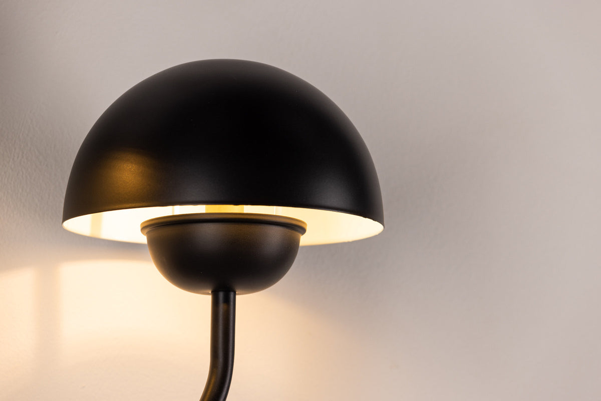 Lyckorna Wandleuchte in Schwarz präsentiert im Onlineshop von KAQTU Design AG. Wandleuchte ist von Vind