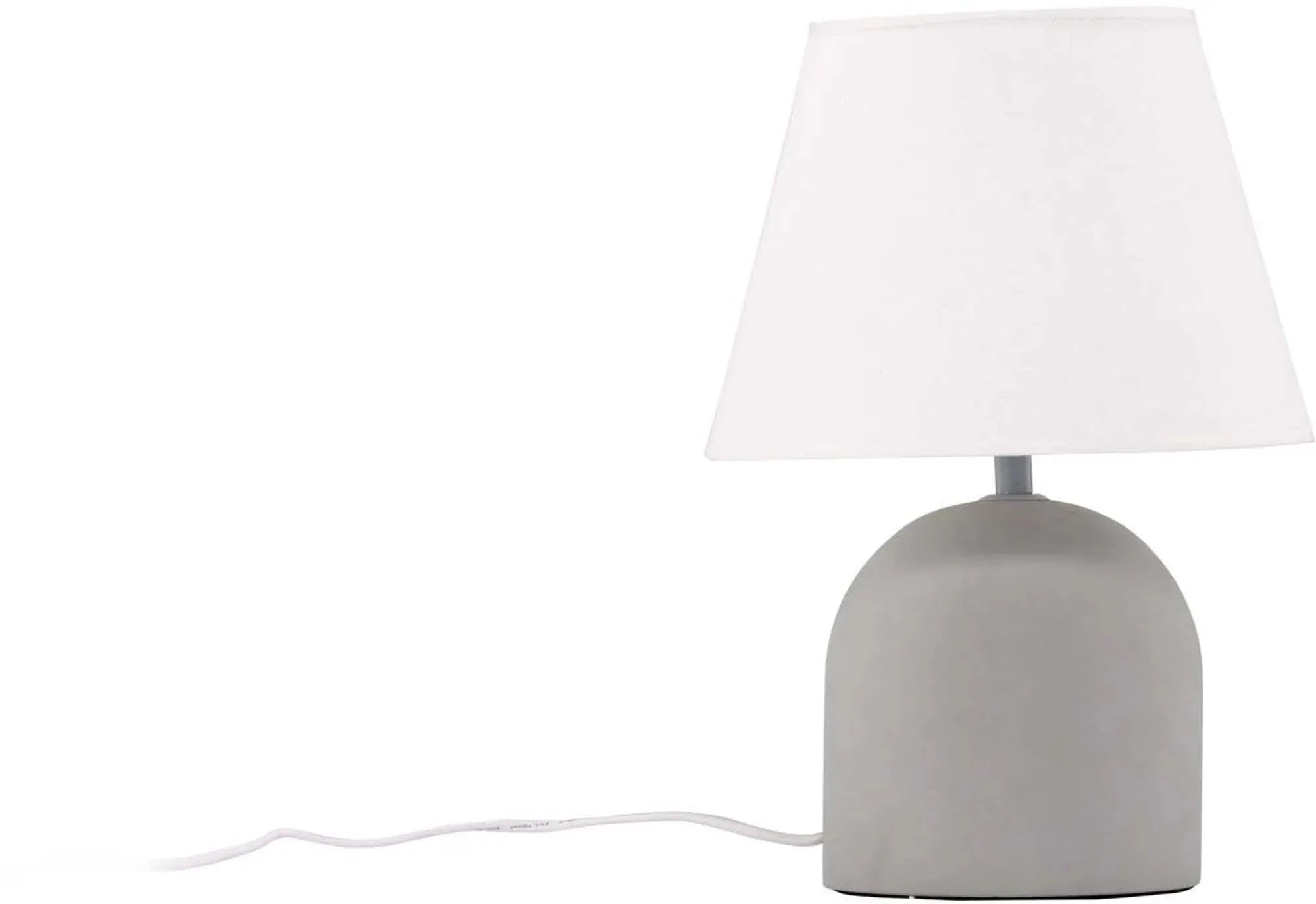 Styrsö Tischleuchte von Vind: Elegantes Betongestell, weißer Leinenlampenschirm, ideal für stilvolle, gemütliche Beleuchtung.