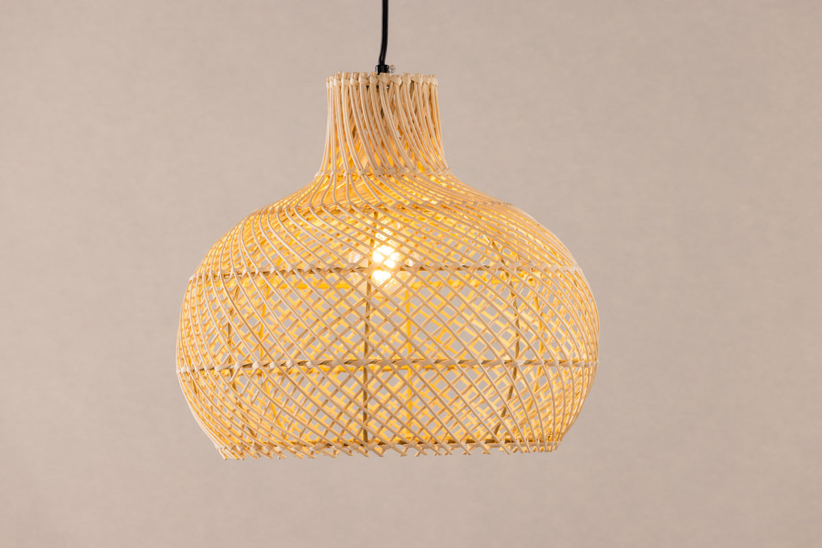 Varekil Pendelleuchte in Natur präsentiert im Onlineshop von KAQTU Design AG. Pendelleuchte ist von Vind