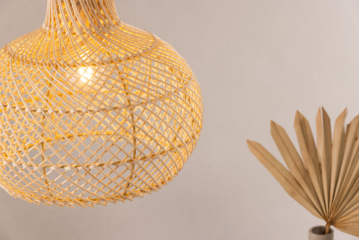 Varekil Pendelleuchte in Natur präsentiert im Onlineshop von KAQTU Design AG. Pendelleuchte ist von Vind