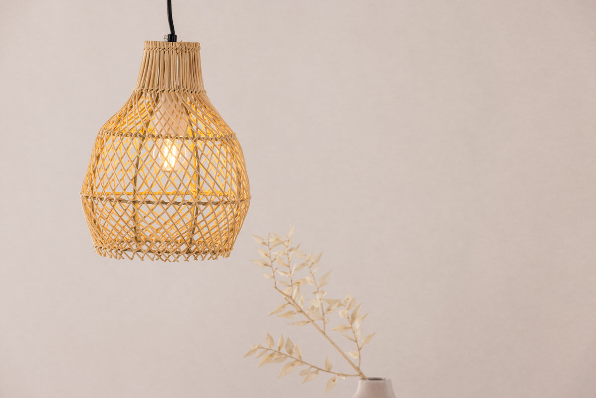 Varekil Pendelleuchte in Natur präsentiert im Onlineshop von KAQTU Design AG. Pendelleuchte ist von Vind