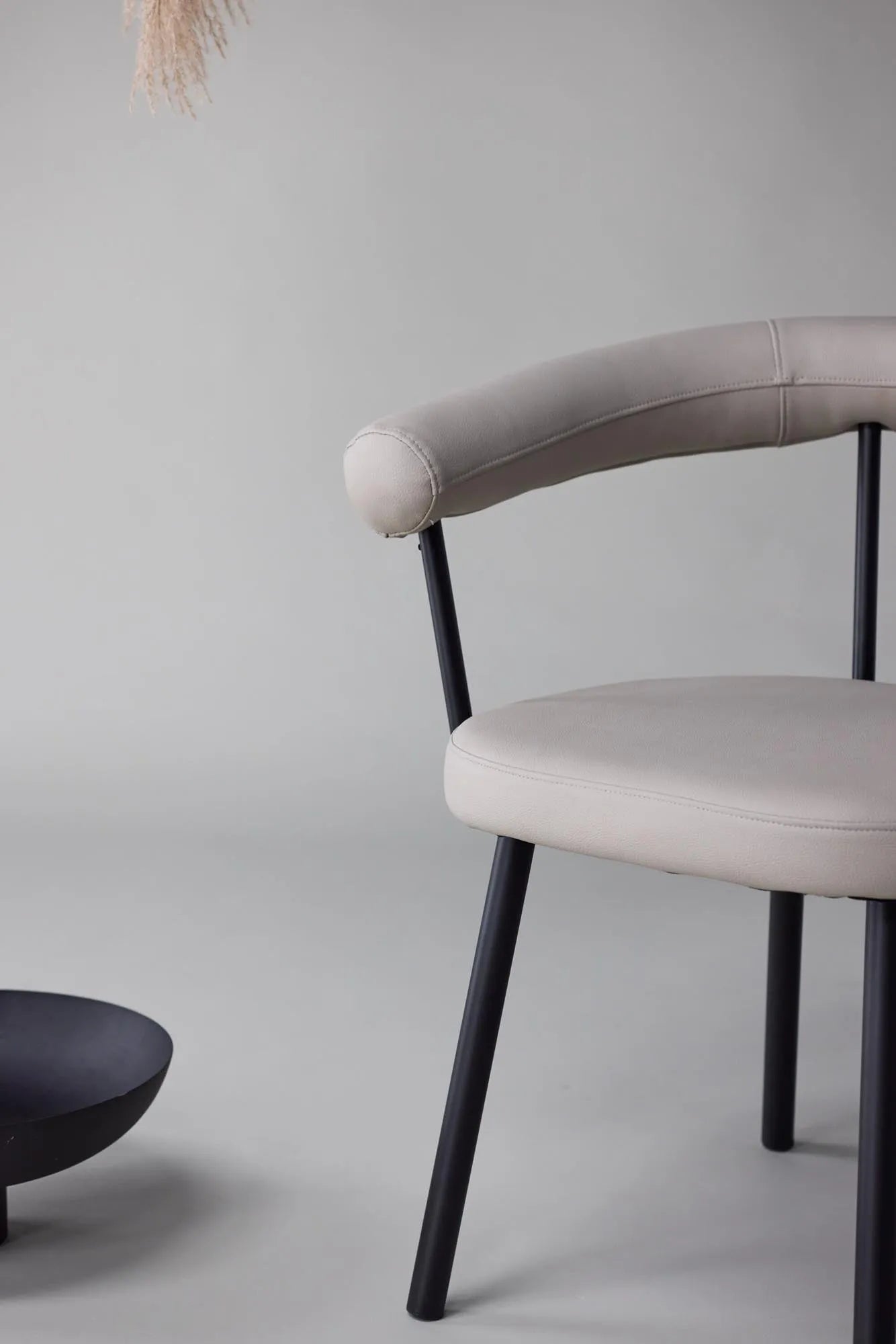 Västerås x Josefin Lustig: Exklusiver Stuhl mit zeitlosem Design.