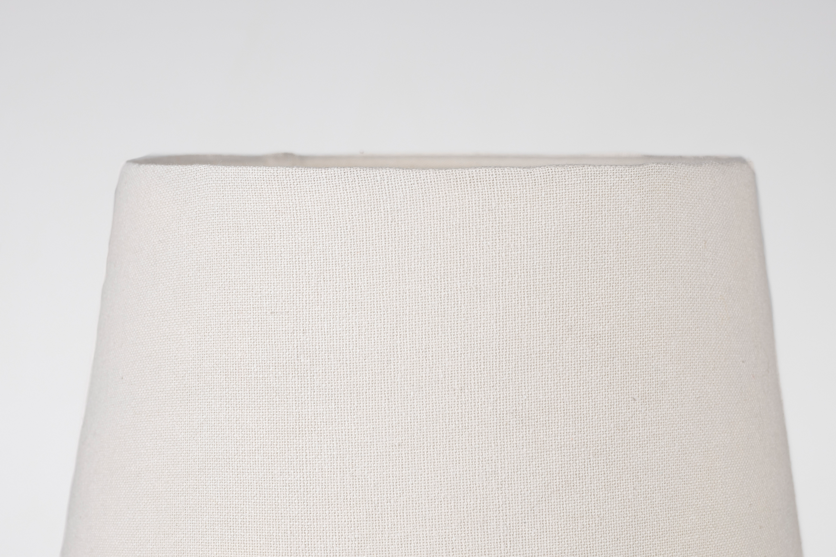 Tischleuchte AYSA  in Sand präsentiert im Onlineshop von KAQTU Design AG. Tischleuchte ist von White Label Living