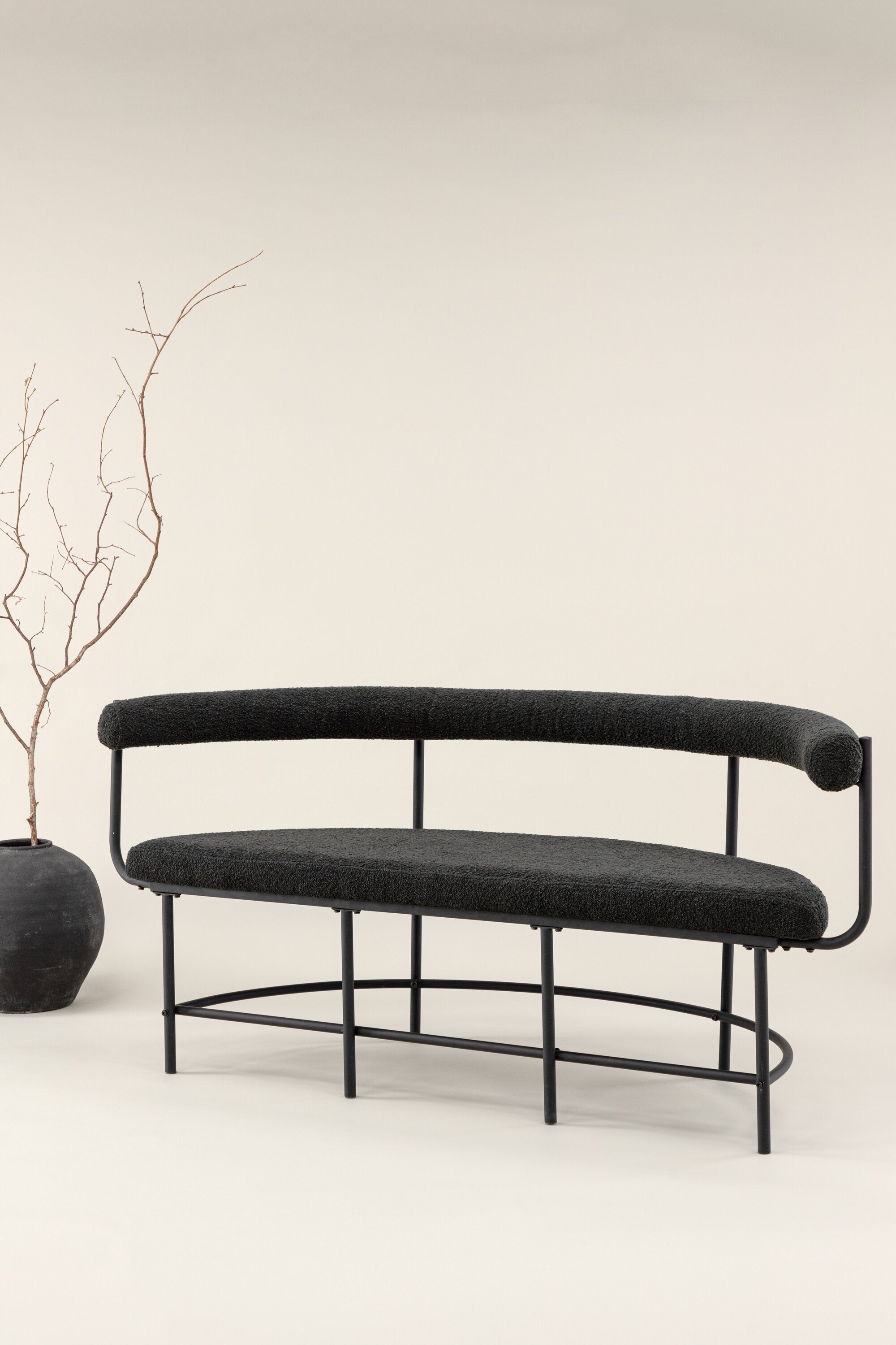 Stallhagen x Josefin Lustig Bank in Schwarz präsentiert im Onlineshop von KAQTU Design AG. Sitzbank ist von Vind